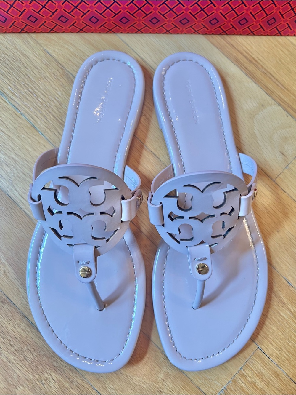 **SOLD** Tory Burch Sea Shell Pink Patent Leather Miller Sandals - Picture 4 of 10